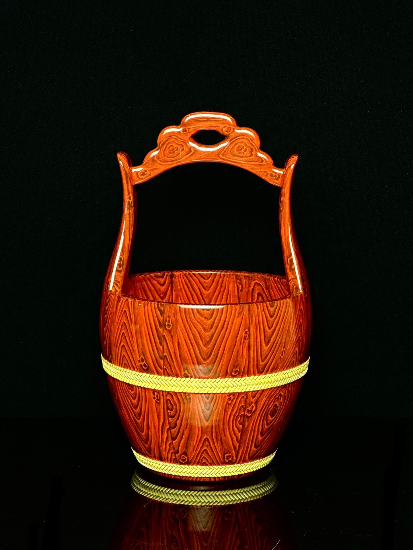An Exquisite Imitation Wood Grain Glazed Bucket: An Exquisite Imitation Wood Grain Glazed Bucket Qing Dynasty, China Qianlong Six-character Mark Size:36.5cmx20.5cm (The Dimensions Of All Batches Are Manually Measured.If You Need More Detailed Inform