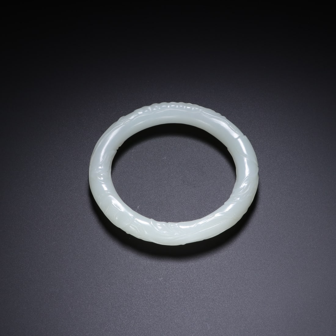 An Exquisite White Jade Bracelets: An Exquisite White Jade Bracelets Qing Dynasty, China Size:(inside diameter)5.5cm (The Dimensions Of All Batches Are Manually Measured.If You Need More Detailed Information, Please Contact Our Custome