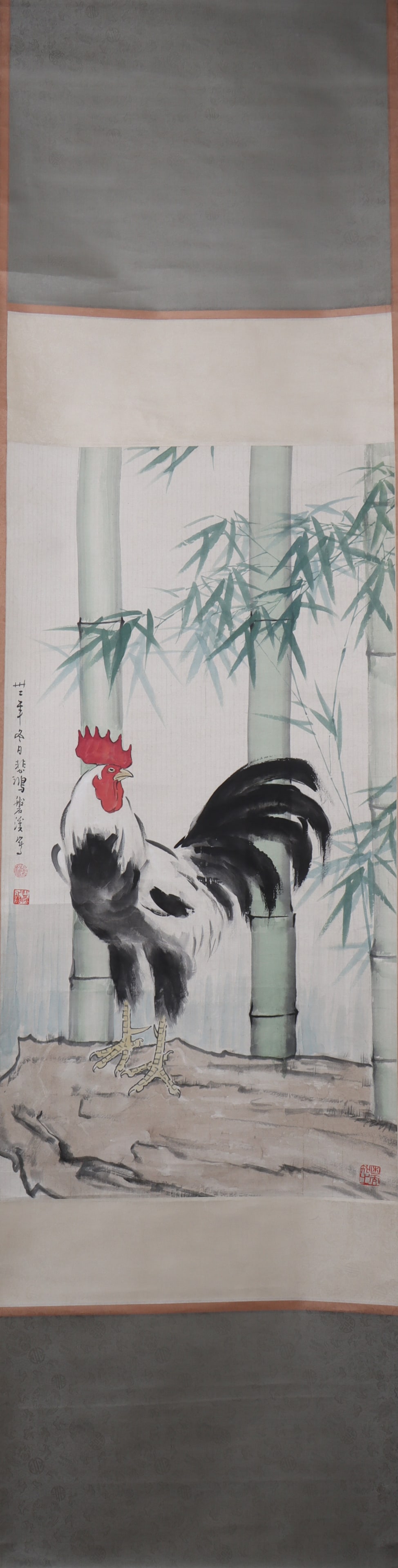 A Chinese Vertical Scroll Ink Painting of Rooster on Paper: A Chinese Vertical Scroll Ink Painting of Rooster on Paper Xu beihong Size:103cmx53cm (The Dimensions Of All Batches Are Manually Measured.If You Need More Detailed Information, Please Contact Our Cus