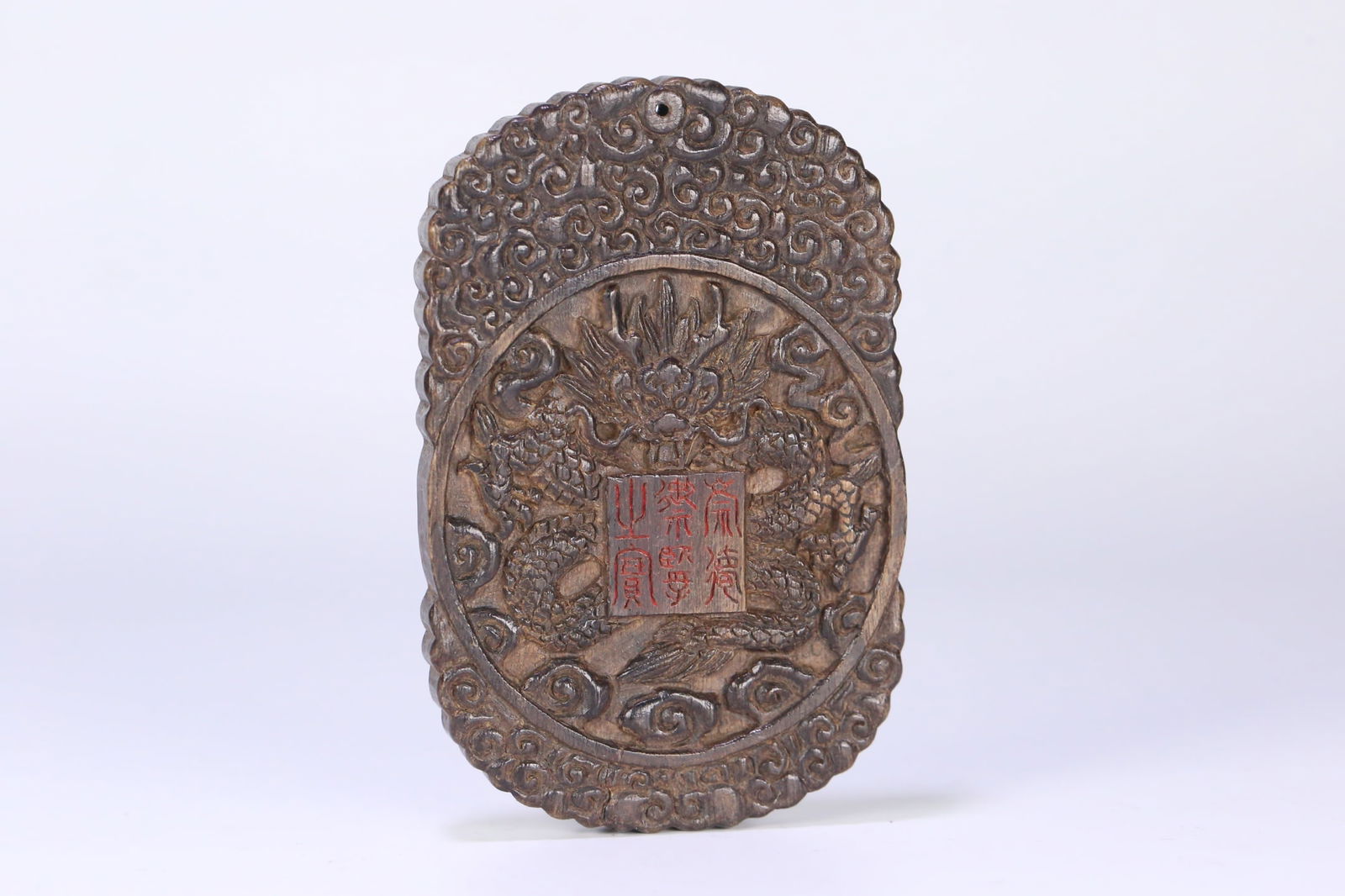 An Exquisite Eaglewood Dragon Pattern Brand: An Exquisite Eaglewood Dragon Pattern Brand Qing Dynasty, China Size:10.1cmx6.5cmx1.2cm Weight:64.4g (The Dimensions Of All Batches Are Manually Measured.If You Need More Detailed Information, Please