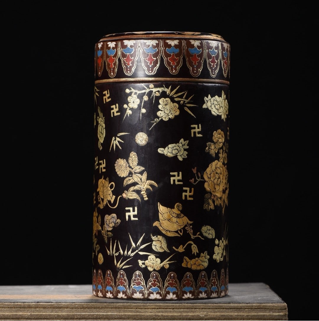 An Exquisite Black Lacquer Painted Gold Flower Pattern Eight Treasures Pattern Tea Caddy (1 of 9)