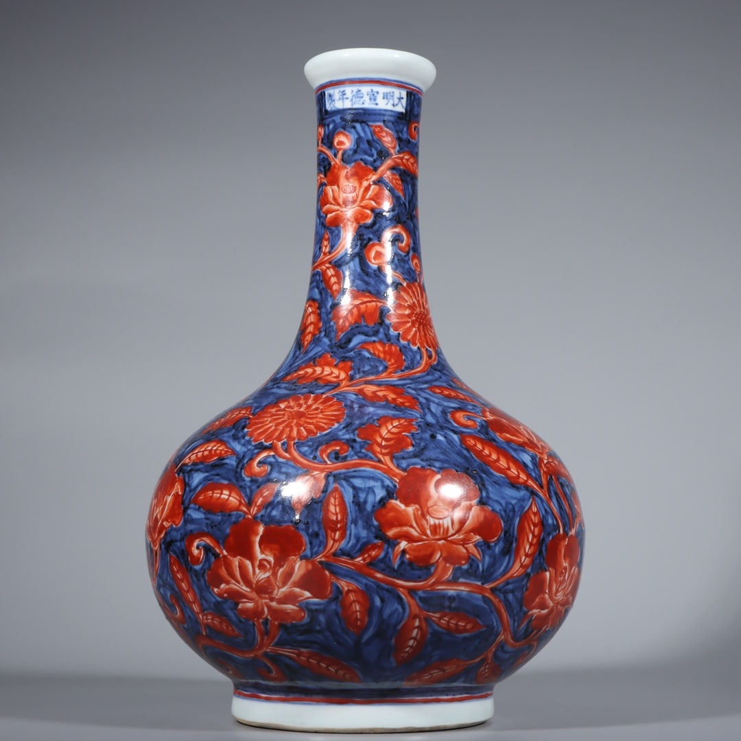 An Exquisite Blue and White Iron-Red Flower Pattern Vase: An Exquisite Blue and White Iron-Red Flower Pattern Vase Ming Dynasty, China Xuande Six-character Mark Size:33.5cmx21cm (The Dimensions Of All Batches Are Manually Measured.If You Need More Detailed I