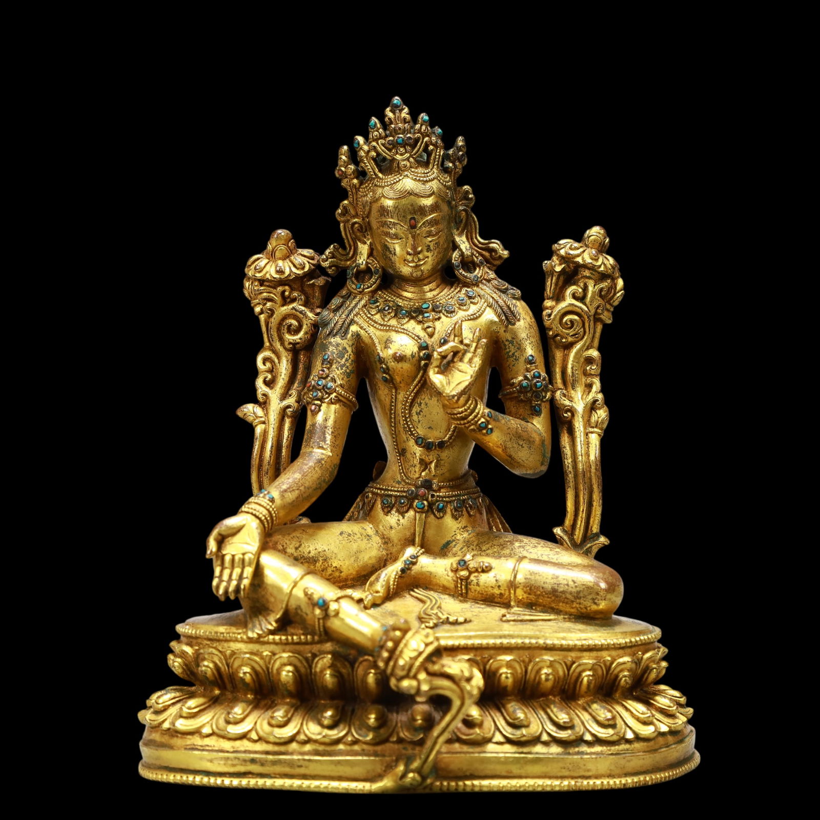 A Exquisite Gilt Bronze Statue of Tara: A Exquisite Gilt Bronze Statue of Tara Ming Dynasty, China Size:14.5cmx13cmx17.5cm Weight:1650g (The Dimensions Of All Batches Are Manually Measured.If You Need More Detailed Information, Please Conta