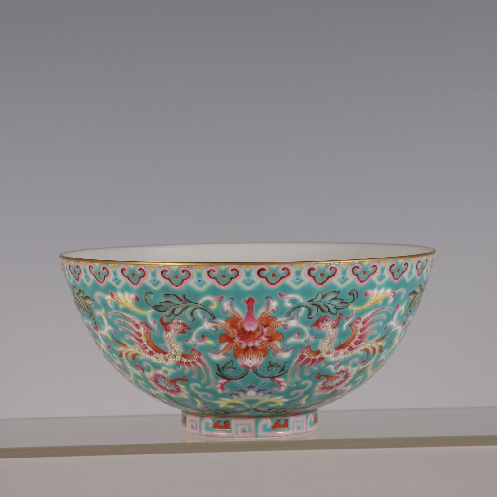 A green enamel double phoenix wearing a flower palace bowl made in the Yongzheng era of the Qing (1 of 9)