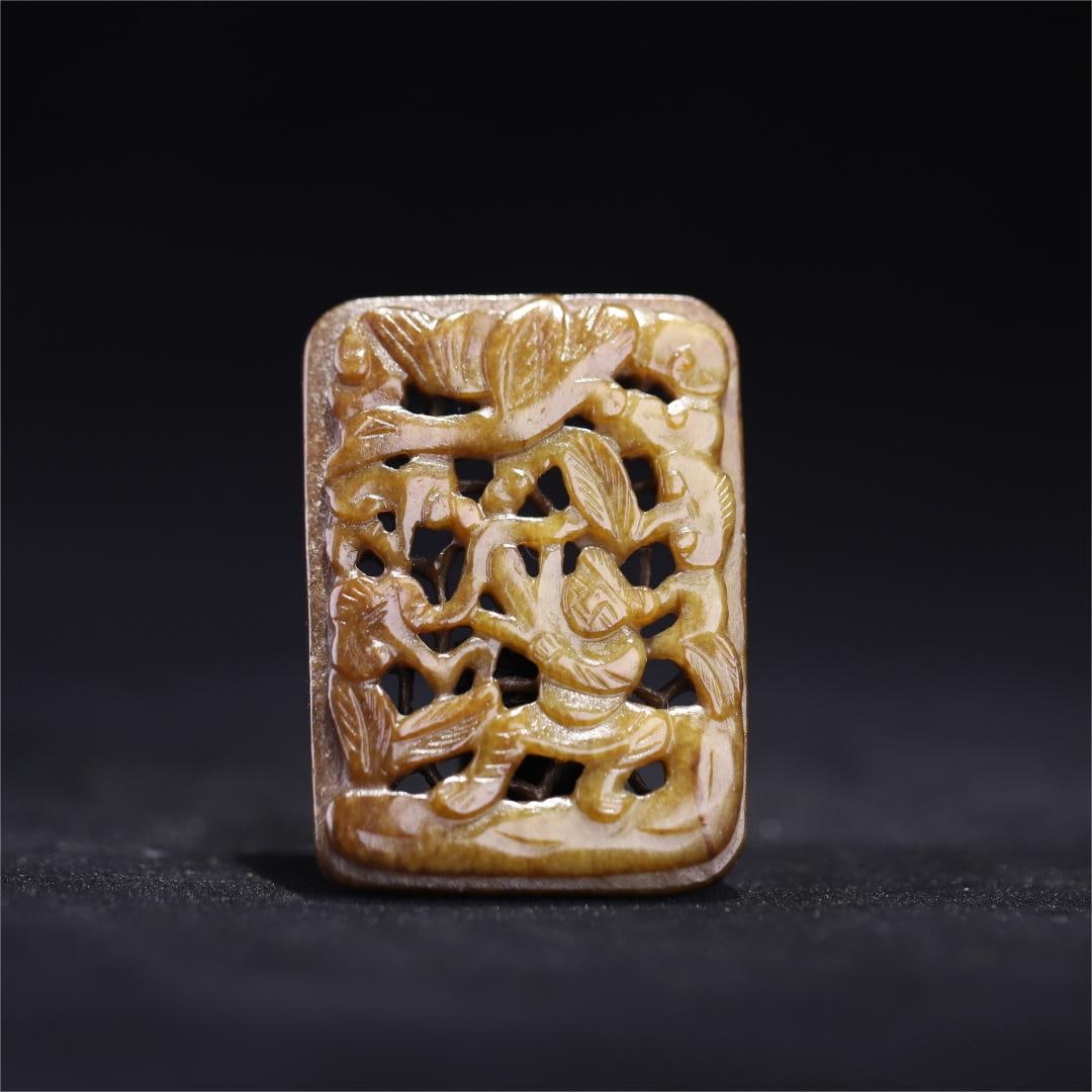 A jade hollow carved figure pattern belt plate from the Qing Dynasty (1 of 9)