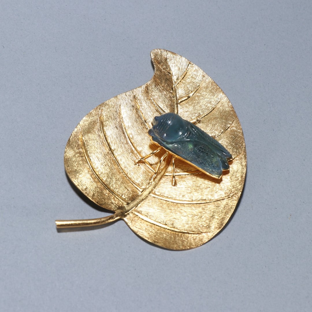 A sterling silver gilt aquamarine ornament from the Qing Dynasty became famous overnight: The sterling silver gilt inlaid aquamarine of the Qing Dynasty became famous overnight Size:W:10×7.4cmW:0.0489kg (The Dimensions Of All Batches Are Manually Measured.If You Need More Detailed Informa