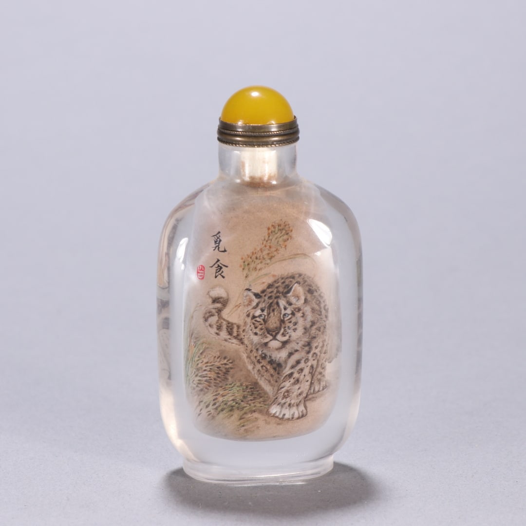 A tiger stripe snuff bottle painted with a natural crystal from the Qing Dynasty (1 of 9)