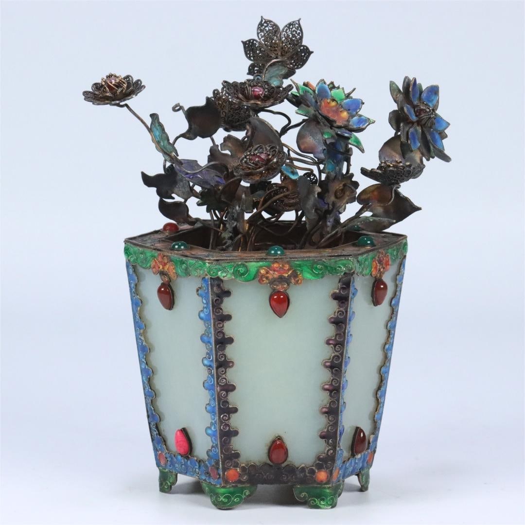 A bonsai ornament made in the Qianlong period of the Qing Dynasty with Hetian jade silver gilt baked (1 of 9)