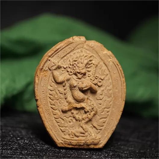 A clay sculpture of a lion-faced dakini from the Ming Dynasty: The clay sculpture of the lion-faced empty mother in the Ming Dynasty Size:L:4.8cmW:3.9cm (The Dimensions Of All Batches Are Manually Measured.If You Need More Detailed Information, Please Contact Our