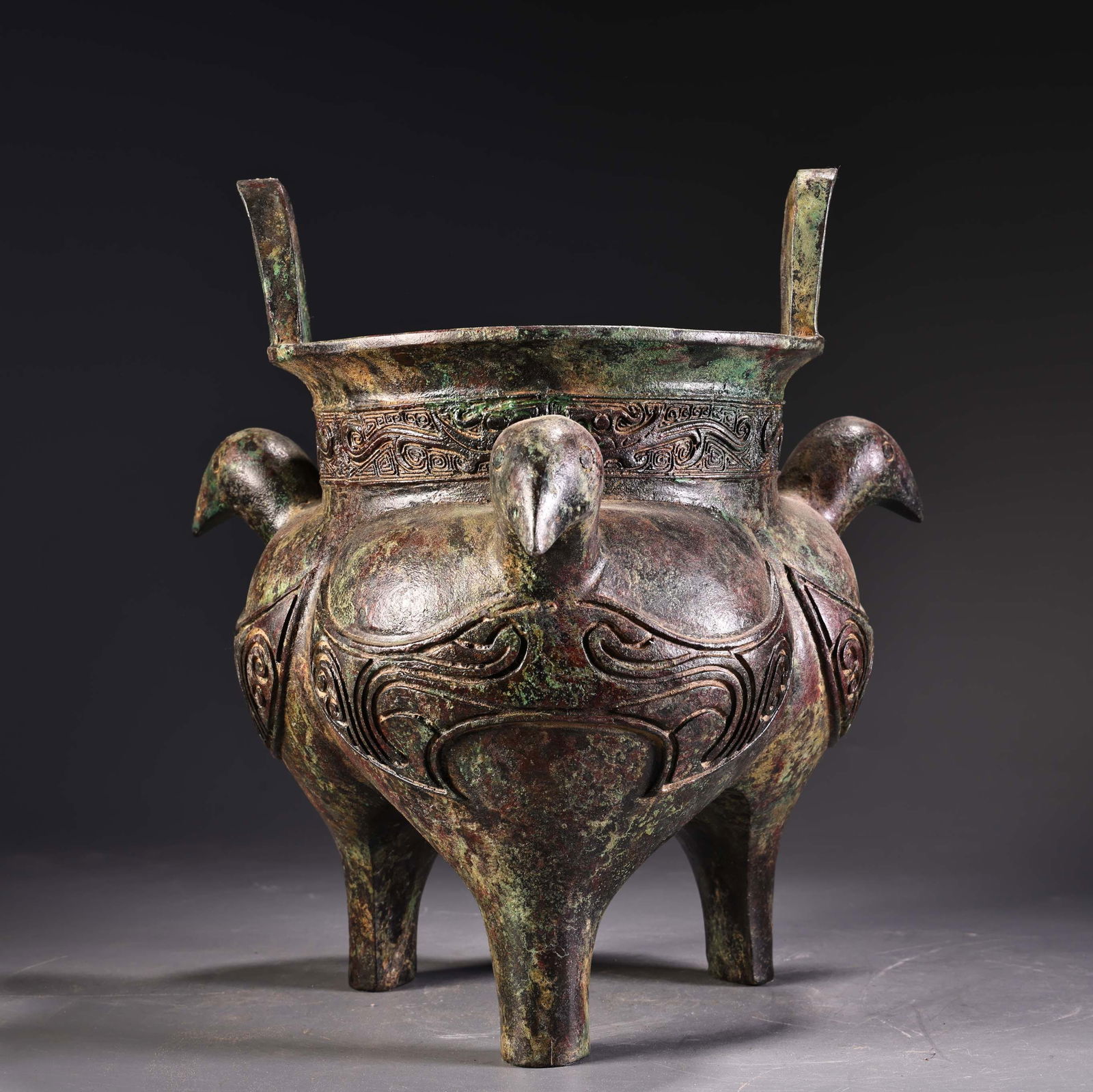 A beautiful bronze three-bird head round cauldron furnace: Exquisite bronze three-bird head round cauldron furnace Size:W:3500gH:27cmW:19cm (The Dimensions Of All Batches Are Manually Measured.If You Need More Detailed Information, Please Contact Our Customer