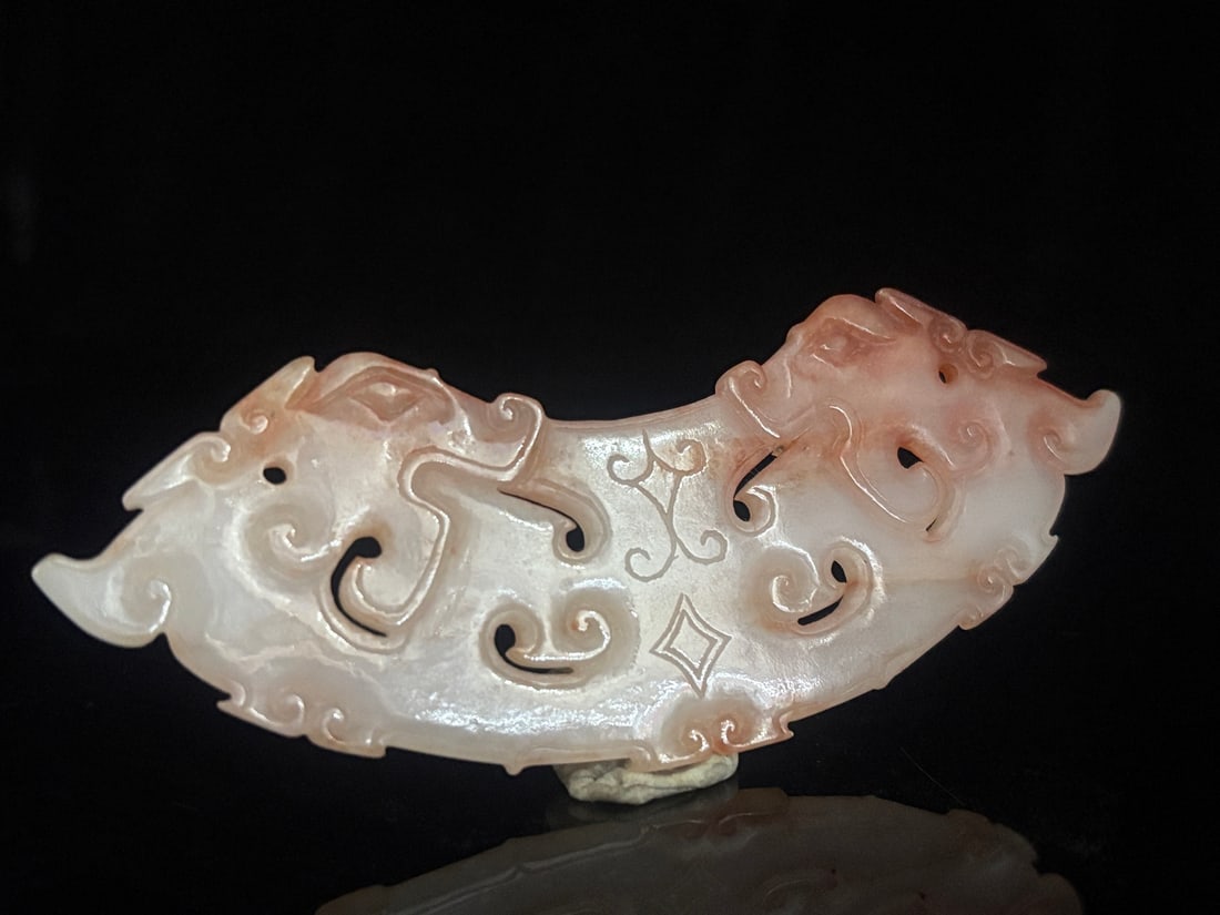 A beautiful Hetian jade dragon huang: Exquisite Hetian jade dragon huang Size:11.5×3.6×0.3W:28g (The Dimensions Of All Batches Are Manually Measured.If You Need More Detailed Information, Please Contact Our Customer Service Before Biddi