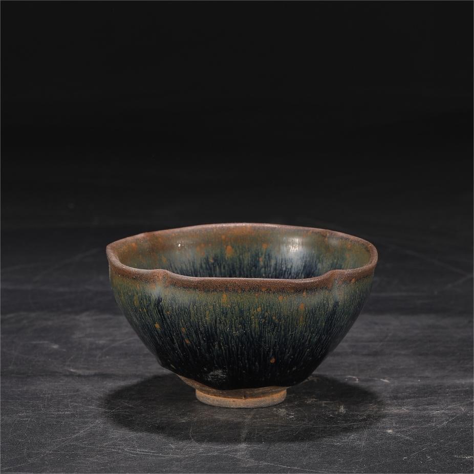 A rabbit hair flower cup from the Song Dynasty kiln (1 of 8)