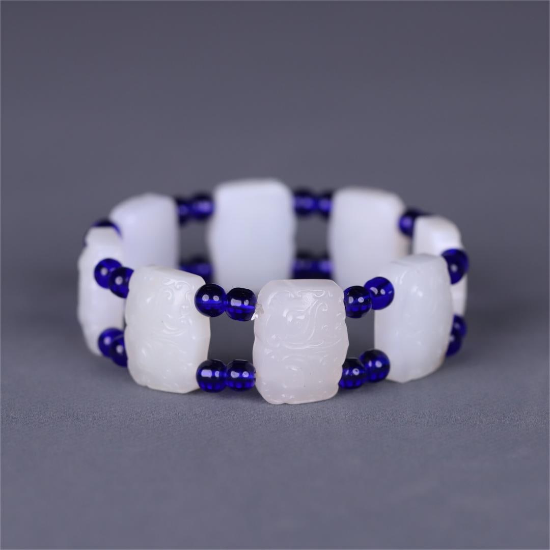 A beautiful old Hetian jade gluttonous pattern bracelet: Exquisite old Hetian jade gluttonous pattern bracelet Size:2.41.80.6cmW:0.0725kg (The Dimensions Of All Batches Are Manually Measured.If You Need More Detailed Information, Please Contact Our Customer