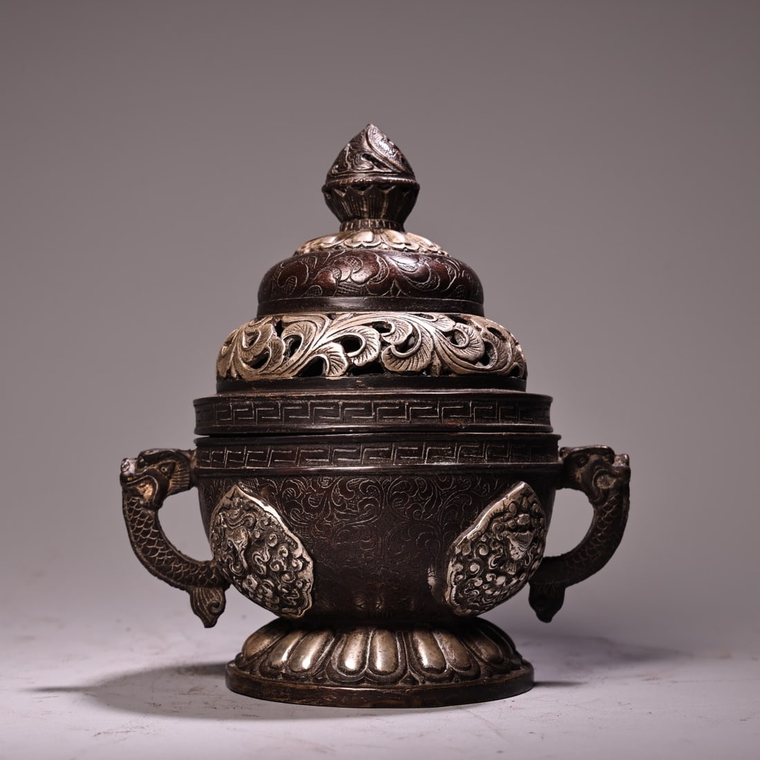 A fine pure copper all-copper high-relief gilt silver hidden eight-treasure incense burner (1 of 9)