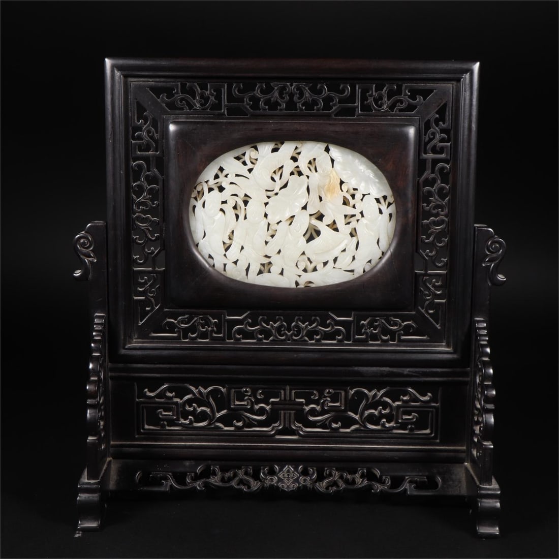 A piece of Hetian jade seed material from the Qing Dynasty holds a lotus boy on the screen (1 of 9)