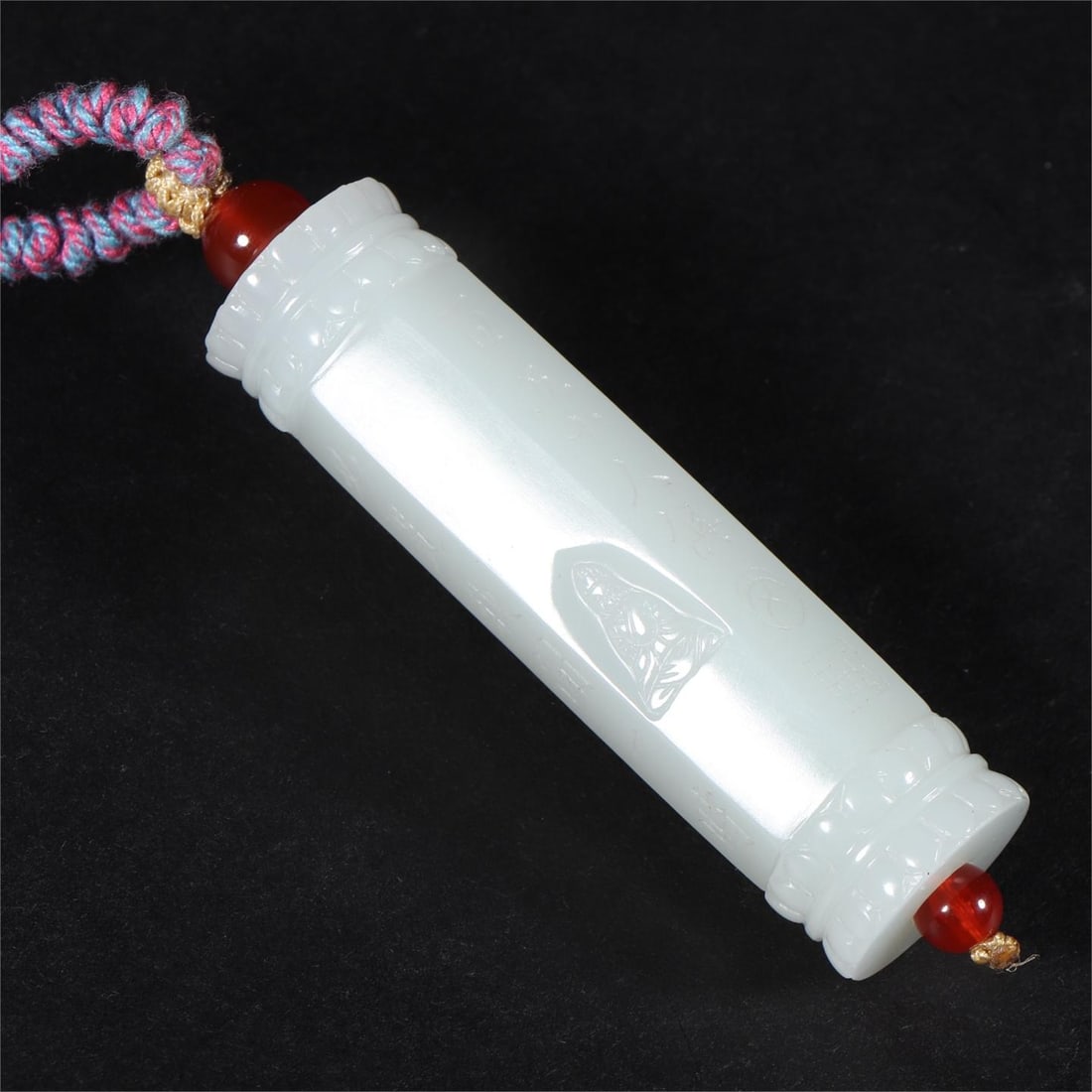 A Qing Dynasty Hetian jade seed material Bodhisattva picture engraving (1 of 9)