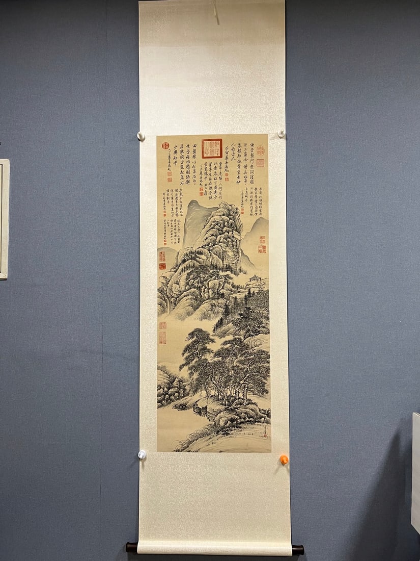 A silk book of Qian Weicheng: Qian Weicheng's silk book Size:44x123cm (The Dimensions Of All Batches Are Manually Measured.If You Need More Detailed Information, Please Contact Our Customer Service Before Bidding.)