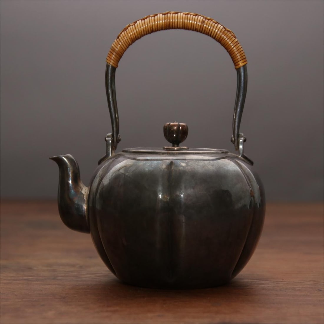 A fine Japanese silver pot (1 of 8)