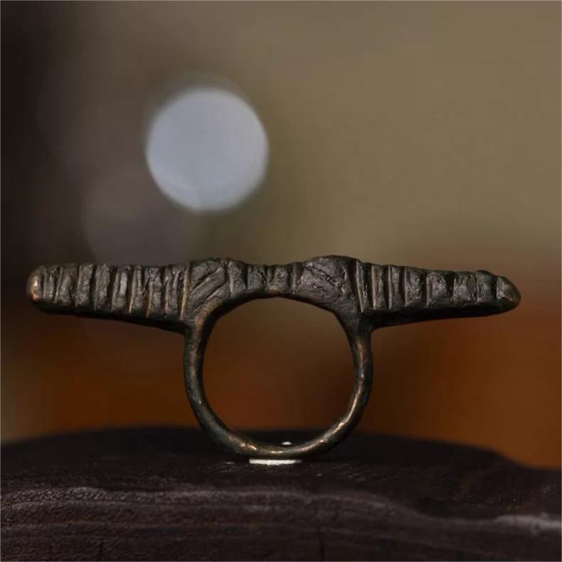 A Song Dynasty Yuantian iron support armor vajra ring: Song Dynasty Yuantian iron support armor vajra ring Size:26.5x63.1x6.6mm (The Dimensions Of All Batches Are Manually Measured.If You Need More Detailed Information, Please Contact Our Customer Service