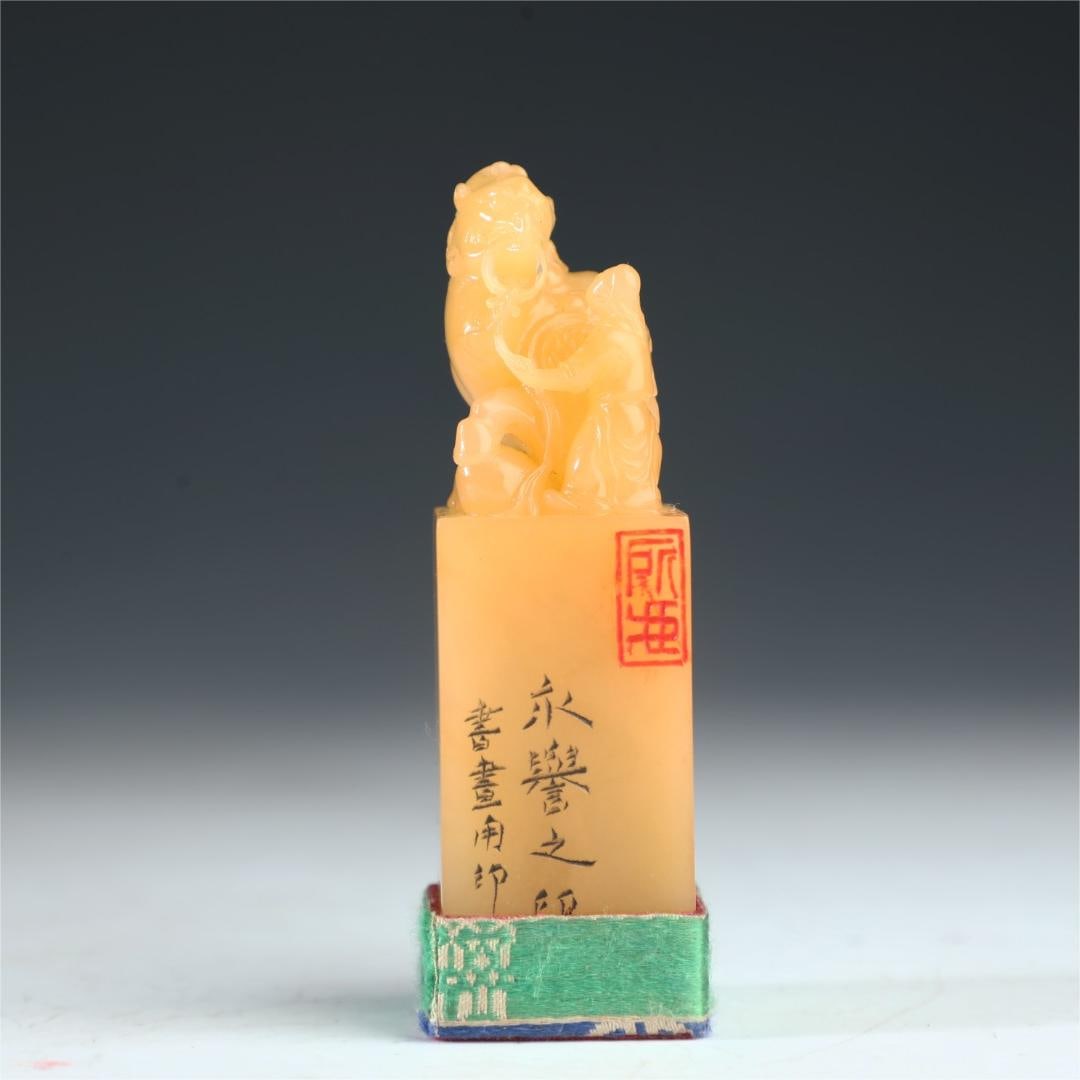 A seal of Shoushan Tian Huang Yongyu of the Qing Dynasty: The seal of Shoushan Tian Huang Yongyu in the Qing Dynasty Size:W:83gH:8cmW:2.5cm (The Dimensions Of All Batches Are Manually Measured.If You Need More Detailed Information, Please Contact Our Custome