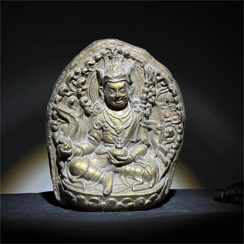 A beautiful Tashilunpo style Padmasambhava Guru: Exquisite Tashilunpo Monastery style Padmasambhava Master rub Size:H:11cm (The Dimensions Of All Batches Are Manually Measured.If You Need More Detailed Information, Please Contact Our Customer Servic