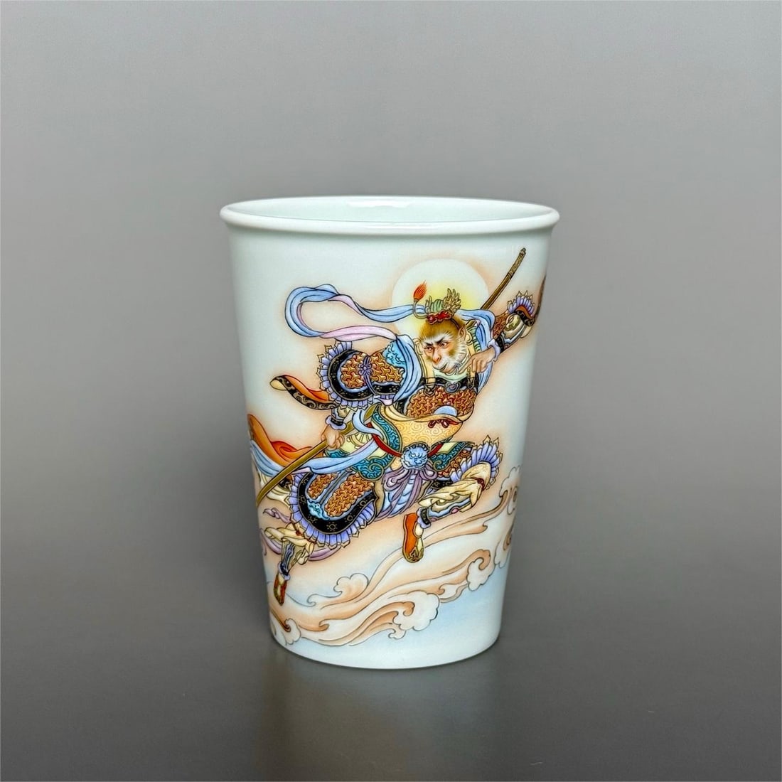 A cup of the Qing Dynasty's Yongzheng year system of Monkey King Poetry Master Cup: Qing Dynasty Yongzheng year system Monkey King Poetry Master Cup Size:Calibre:7.1cmH:9.3cmBottom:5cm (The Dimensions Of All Batches Are Manually Measured.If You Need More Detailed Information, Please