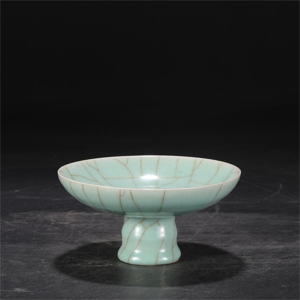 A celadon high-footed fruit plate from the Longquan kiln in the Song Dynasty (1 of 9)