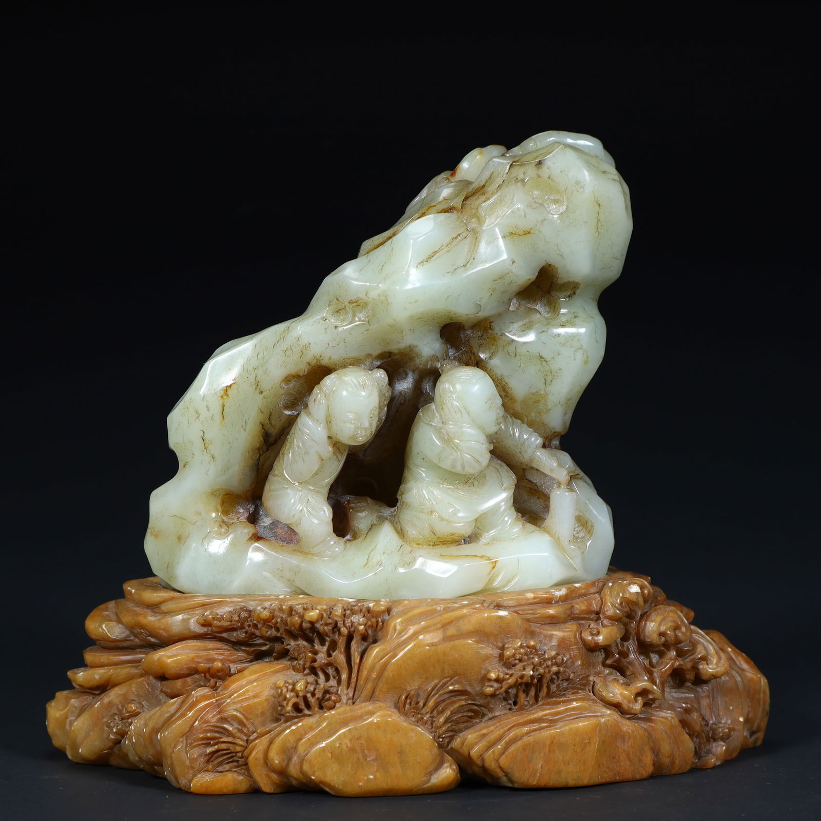 A Qing Dynasty Hetian white jade belt seat and two immortal mountain ornaments: Qing Dynasty Hetian white jade belt seat and two immortal mountain ornaments Size:H:13cmL: 14.5cmW:10cmW:1254g (The Dimensions Of All Batches Are Manually Measured.If You Need More Detailed Informatio