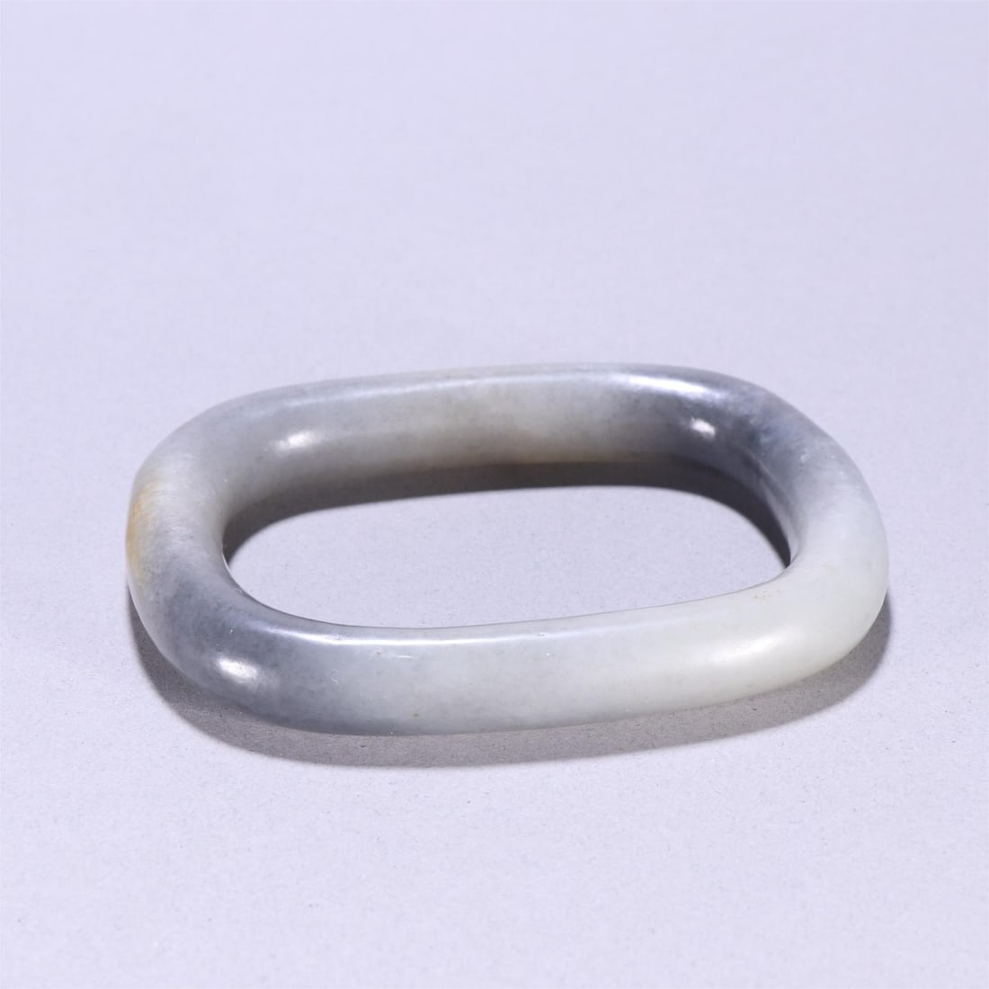 A square bracelet made of Hetian blue and white seed material from the Qing Dynasty: Qing Dynasty Hetian blue and white seed material square bracelet Size:lnsidediameter:4.3cmW:1.2cmW:0.069kg (The Dimensions Of All Batches Are Manually Measured.If You Need More Detailed Information, P