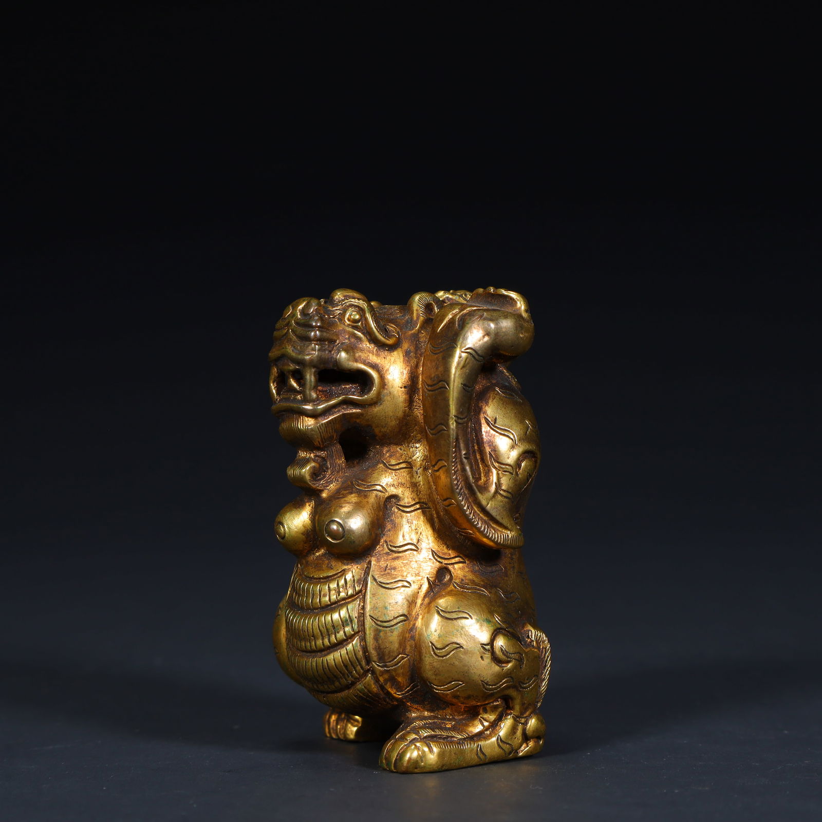 A Tang Dynasty copper-gilt lion-shaped paperweight: Tang Dynasty copper gilt lion-shaped paperweight Size:H:7cmL: 4.5cmW:4.5cmW:460g (The Dimensions Of All Batches Are Manually Measured.If You Need More Detailed Information, Please Contact Our Customer