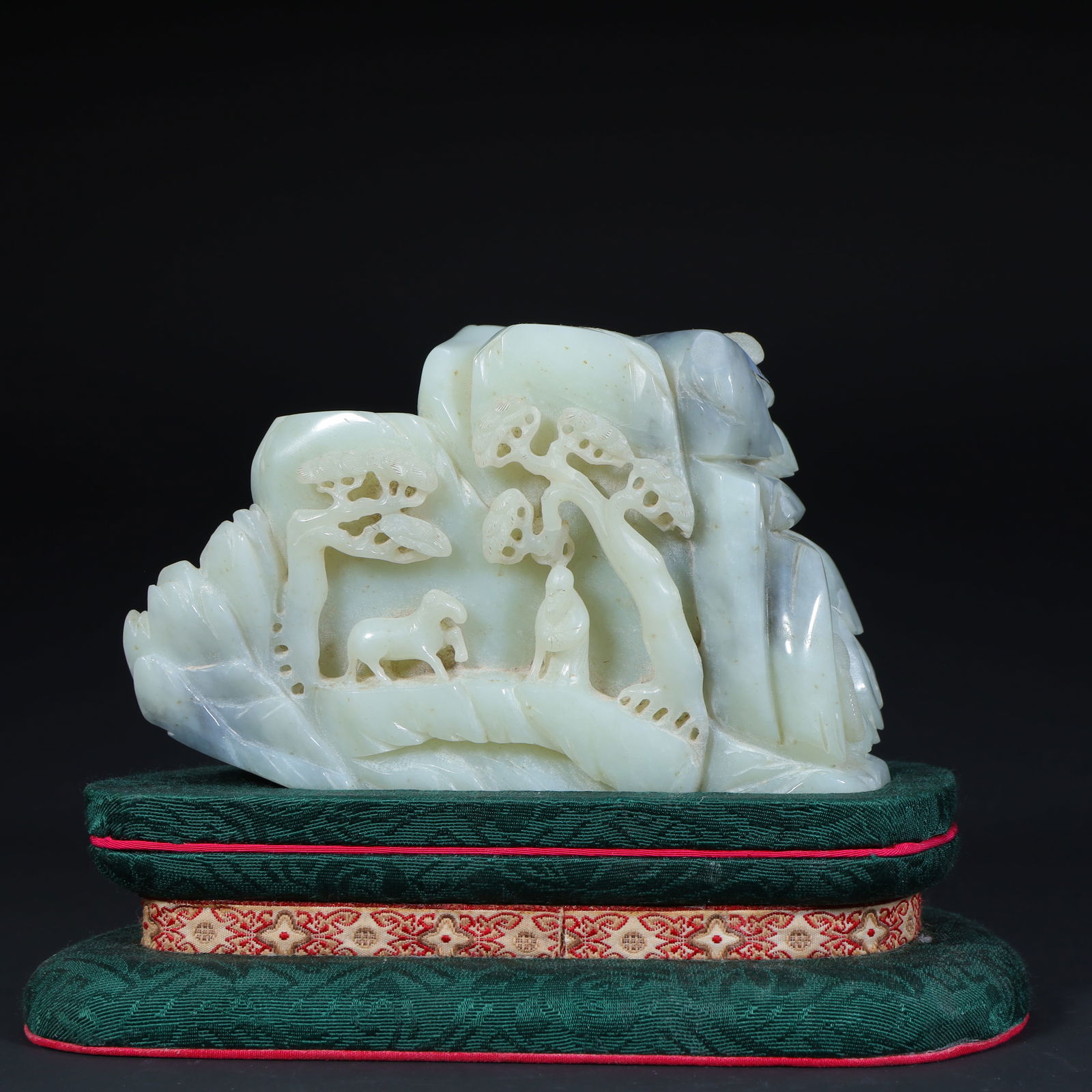 A Qing Dynasty Hetian white jade carving mountain ornament: Qing Dynasty Hetian white jade carving mountain ornament Size:H:9cmL: 14cmW:6cmW:1352g (The Dimensions Of All Batches Are Manually Measured.If You Need More Detailed Information, Please Contact Our Cu