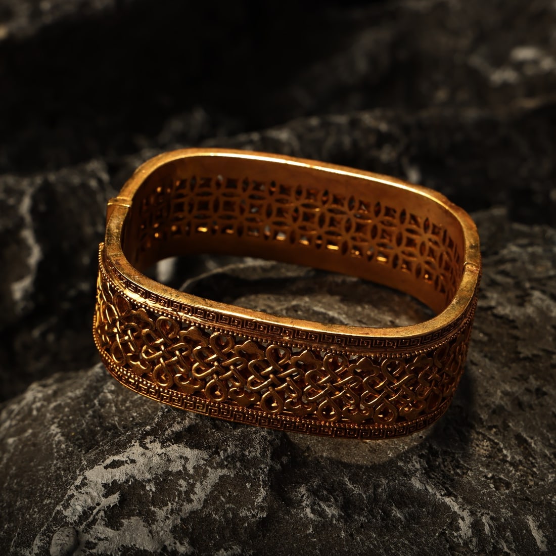 A fine old filigree gilt bracelet (1 of 9)