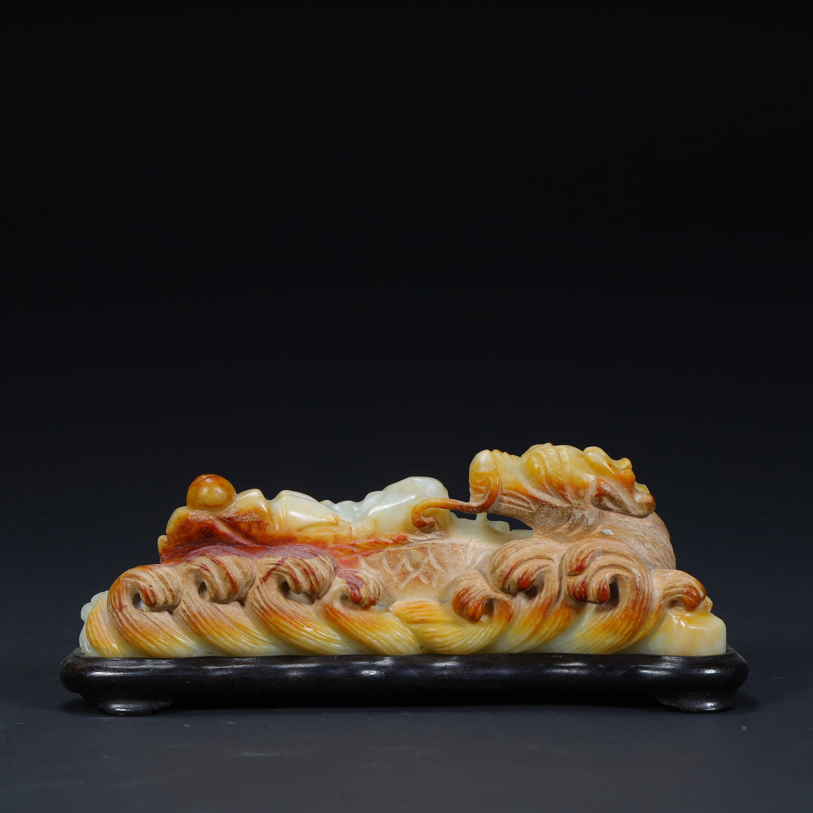 A Qing Dynasty Hetian white jade with leather carved Canglong godson pen holder: Qing Dynasty Hetian white jade with leather carving Canglong godson pen holder Size:H:4cmL: 12.3cmW:3cmW:169g (The Dimensions Of All Batches Are Manually Measured.If You Need More Detailed Information