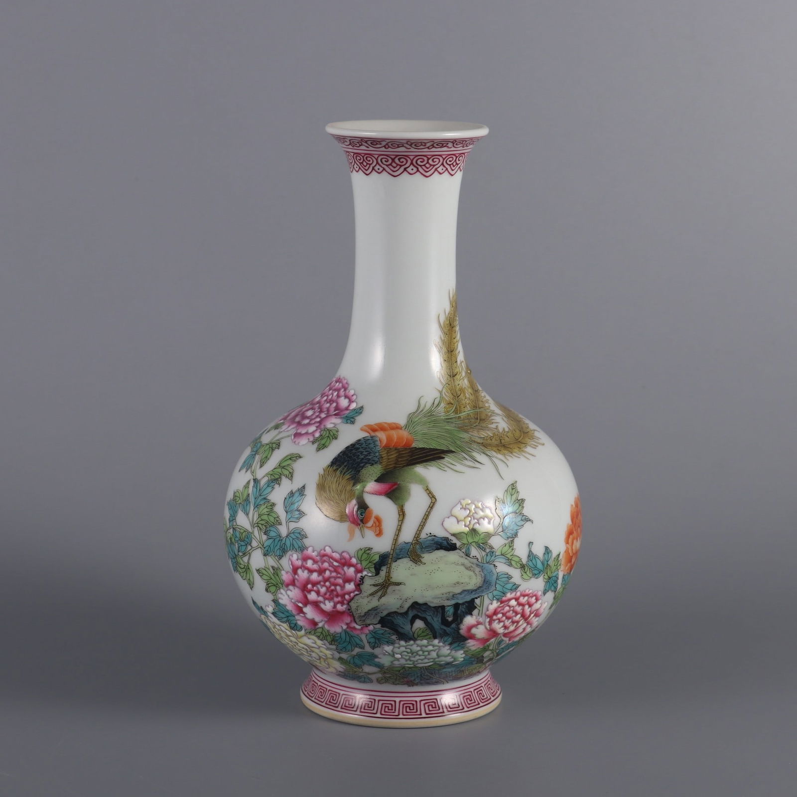 A Qing Dynasty Yongzheng year enamel brocade chicken peony pattern appreciation vase (1 of 9)