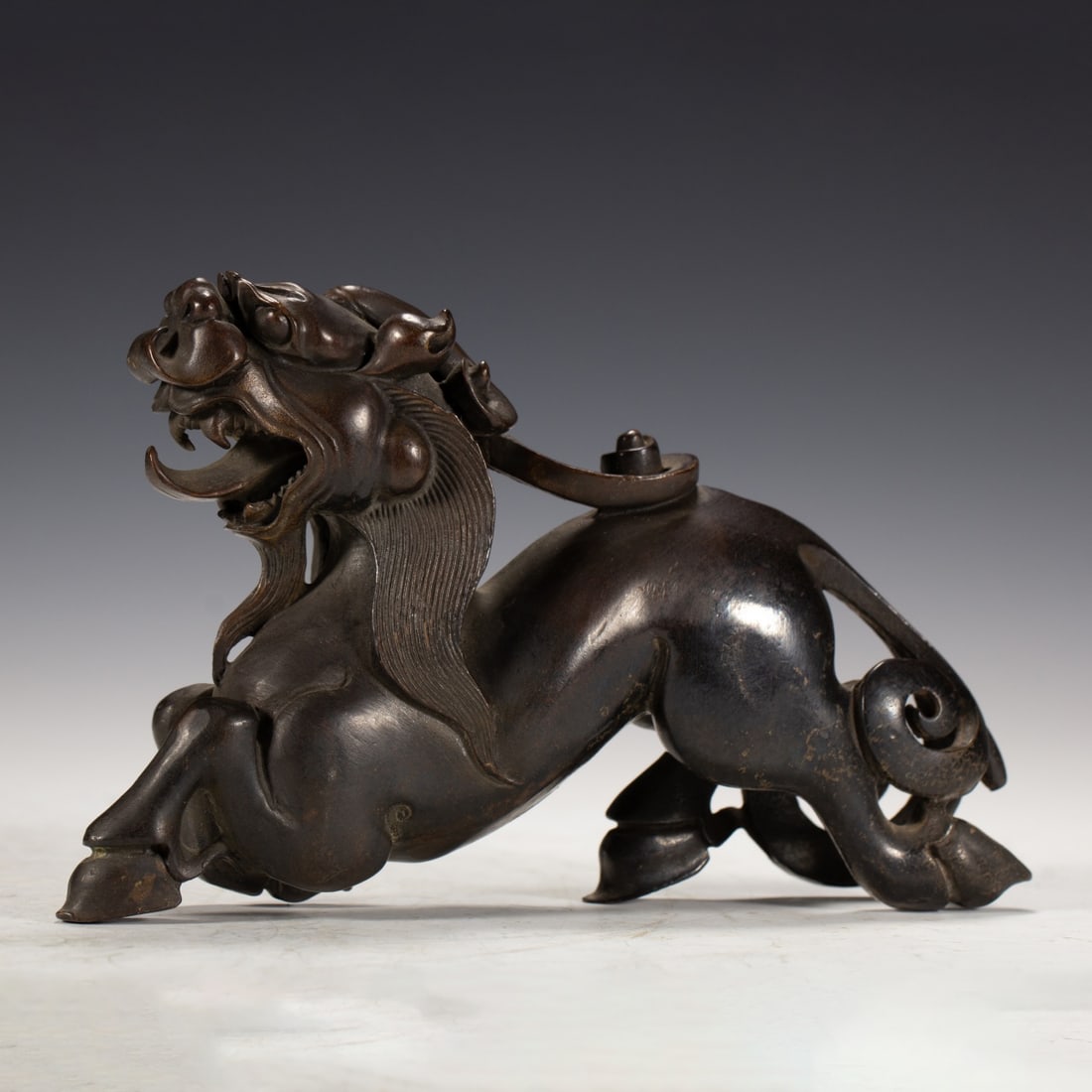 A fine bronze beast: Exquisite copper beast Size:L:19cmW:4cmH:11cmW:1.090kg (The Dimensions Of All Batches Are Manually Measured.If You Need More Detailed Information, Please Contact Our Customer Service Before Bidding.)