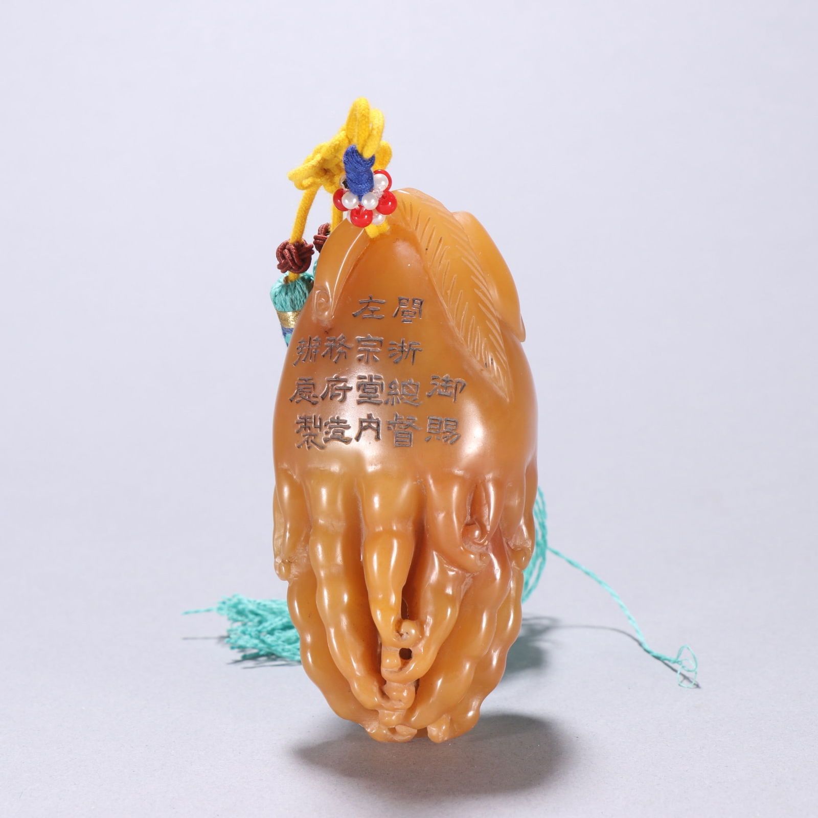 A Qing Dynasty Tian Huangshi Buddha hand carving: Tian Huangshi Buddha hand carving in the Qing Dynasty Size:H:9.6cmW:4.7cmW:0.1918kg (The Dimensions Of All Batches Are Manually Measured.If You Need More Detailed Information,