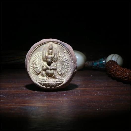 A piece of the Qing Dynasty's degree of magnificence and great virtue: The degree of the Qing Dynasty is magnificent and virtuous Size:H:4cm (The Dimensions Of All Batches Are Manually Measured.If You Need More Detailed Information, Please Contact Our