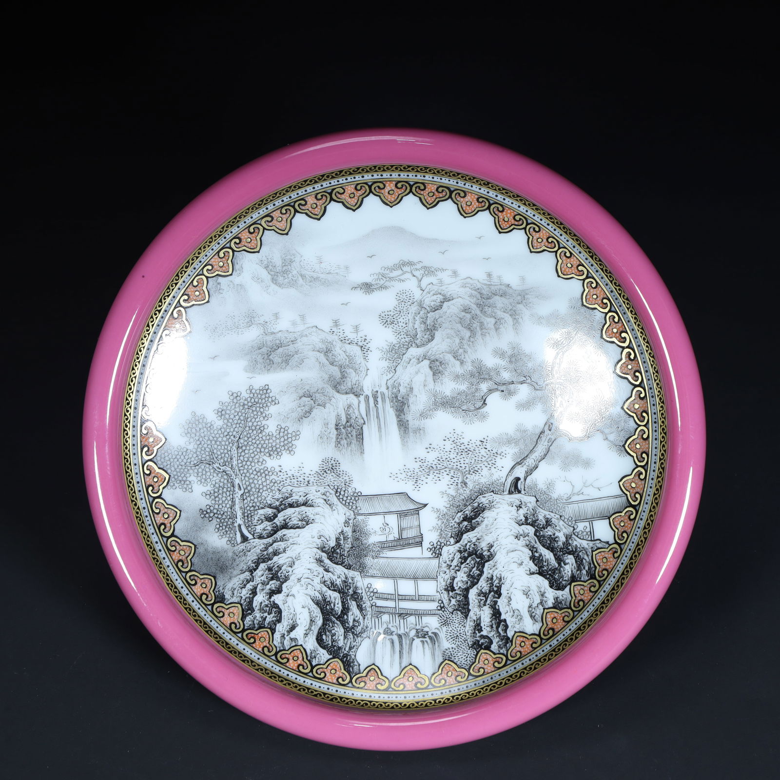 A Qing Dynasty carmine red ground ink color landscape pavilion pattern: Qing Dynasty carmine red ground ink color landscape pavilion pattern Size:H:4cmL: 17cmW:17cmW:461g (The Dimensions Of All Batches Are Manually Measured.If You Need More Detailed