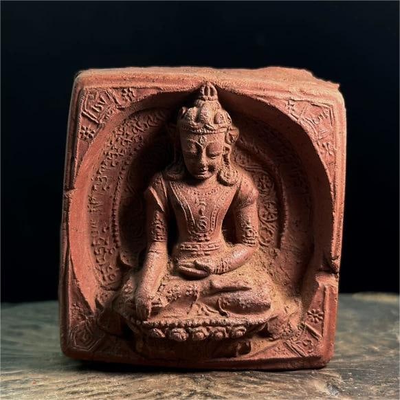 A Ming Dynasty Xialu Temple Vajra Buddha Ajun Buddha rubbed: The Ming Dynasty's Xialu Temple Vajra Immovable Buddha Ajun Buddha rubbed Size:H:6.4cmW:5.9cm (The Dimensions Of All Batches Are Manually Measured.If You Need More Detailed