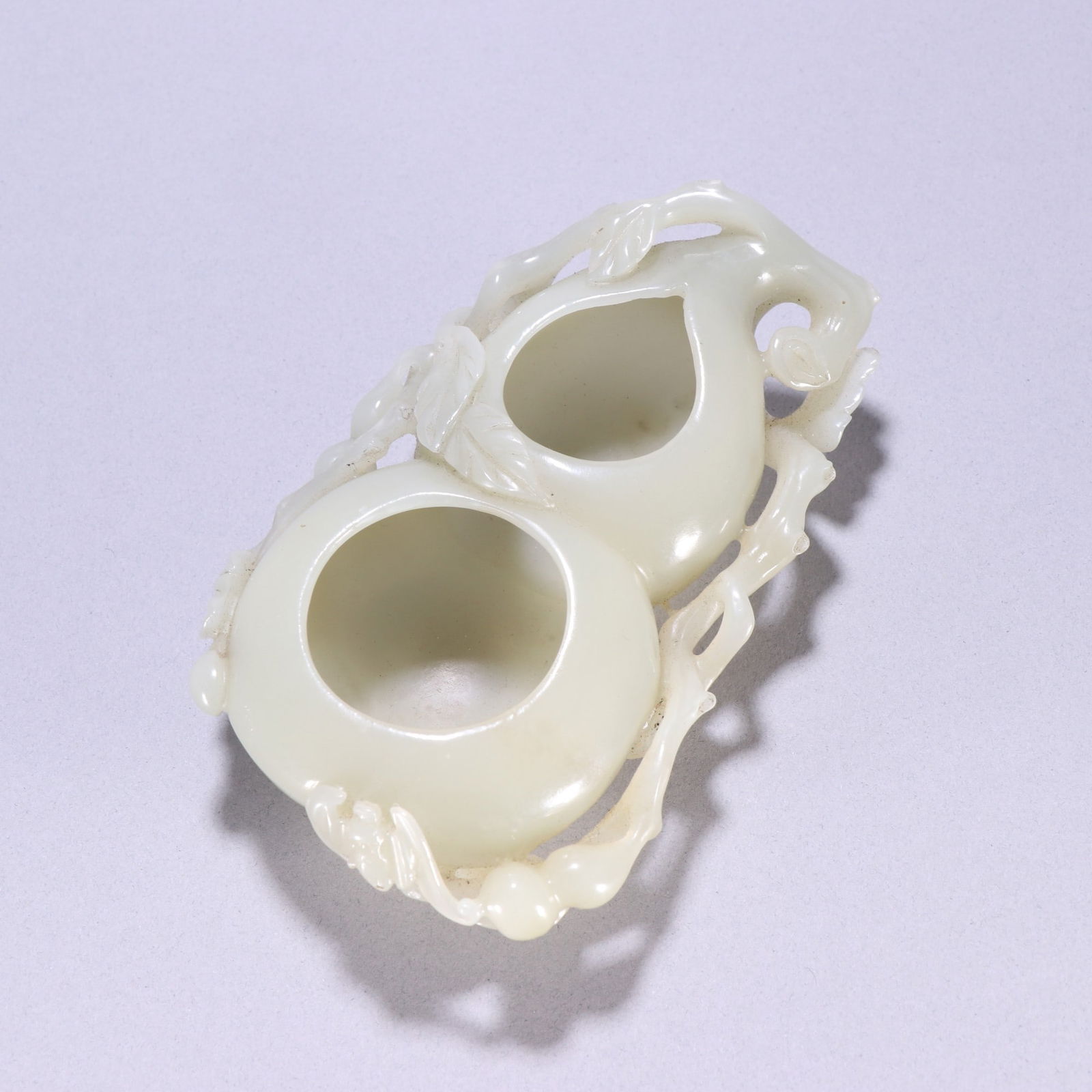 A Hetian jade gourd from the Qing Dynasty washed: The Hetian jade gourd of the Qing Dynasty was washed Size:W:12.9×7.7cmW:0.190kg (The Dimensions Of All Batches Are Manually Measured.If You Need More Detailed Information, Please