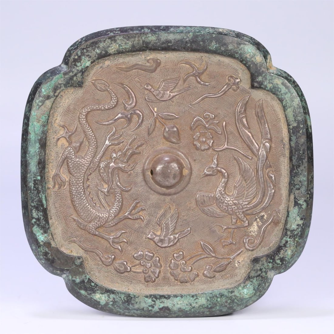 A beautiful flower, bird, dragon and phoenix pattern begonia bronze mirror: Exquisite flower, bird, dragon and phoenix pattern begonia bronze mirror Size:15x15x0.7cmW:0.7026kg (The Dimensions Of All Batches Are Manually Measured.If You Need More Detailed Information, Please C