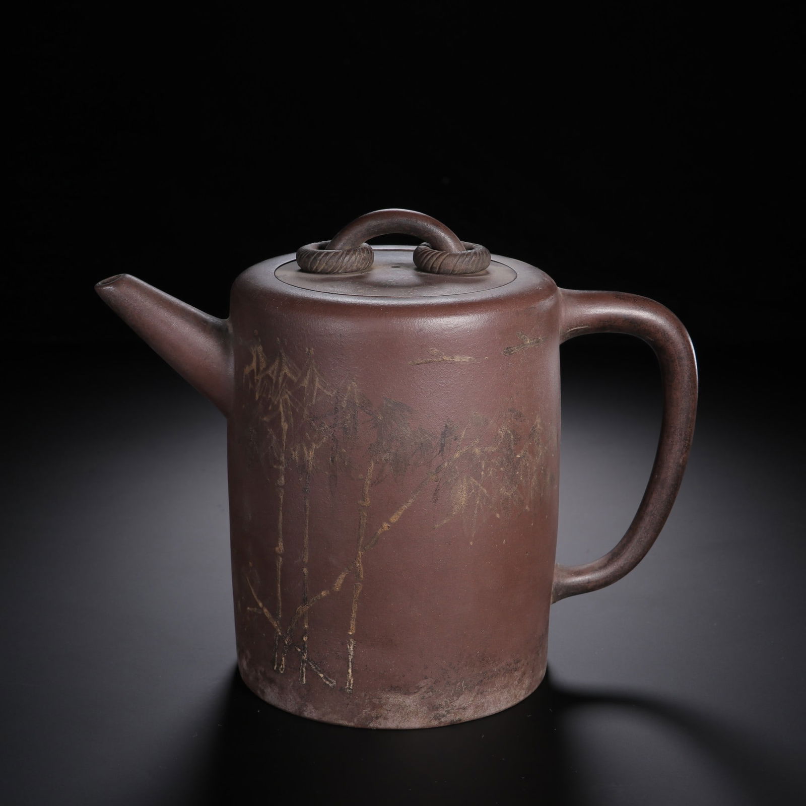 A famous bamboo pattern purple clay pot: Famous bamboo pattern purple clay pot Size:H:16cmW:20.5cm (The Dimensions Of All Batches Are Manually Measured.If You Need More Detailed Information, Please Contact Our Customer Service Before Bidding