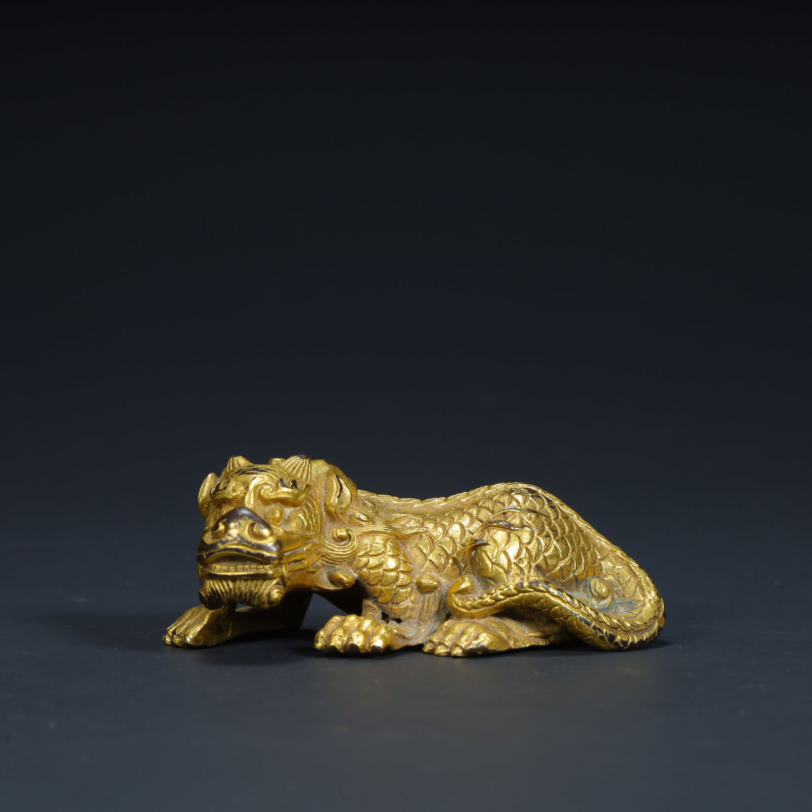 A copper-gilt paperweight from the Qing Dynasty: Qing Dynasty copper gilt paperweight Size:H:2.5cmL: 7cmW:5cmW:192g (The Dimensions Of All Batches Are Manually Measured.If You Need More Detailed Information, Please Contact Our Customer Service Befor