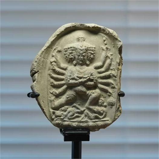 A piece of exquisite Ali white mud rub: Exquisite Ali white mud rub Size:10cmx8.5cm (The Dimensions Of All Batches Are Manually Measured.If You Need More Detailed Information, Please Contact Our Customer Service Before Bidding.)