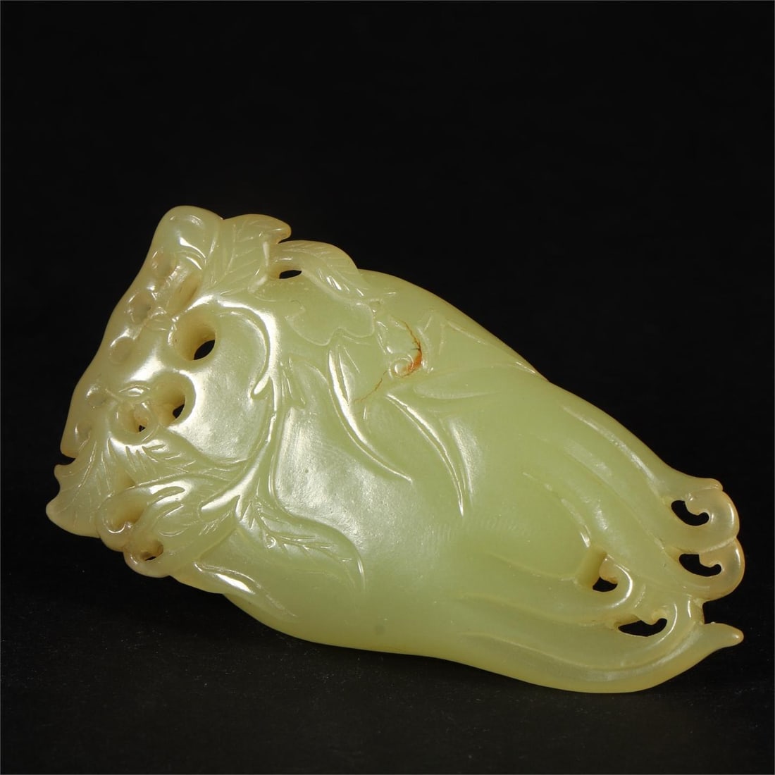 A Qing Dynasty Hetian jade topaz Buddha hand pendant: Qing Dynasty Hetian jade topaz Buddha hand pendant Size:L:6.1cmW:3.2cmT:0.9cmW:29g (The Dimensions Of All Batches Are Manually Measured.If You Need More Detailed Information, Please Contact Our Custom