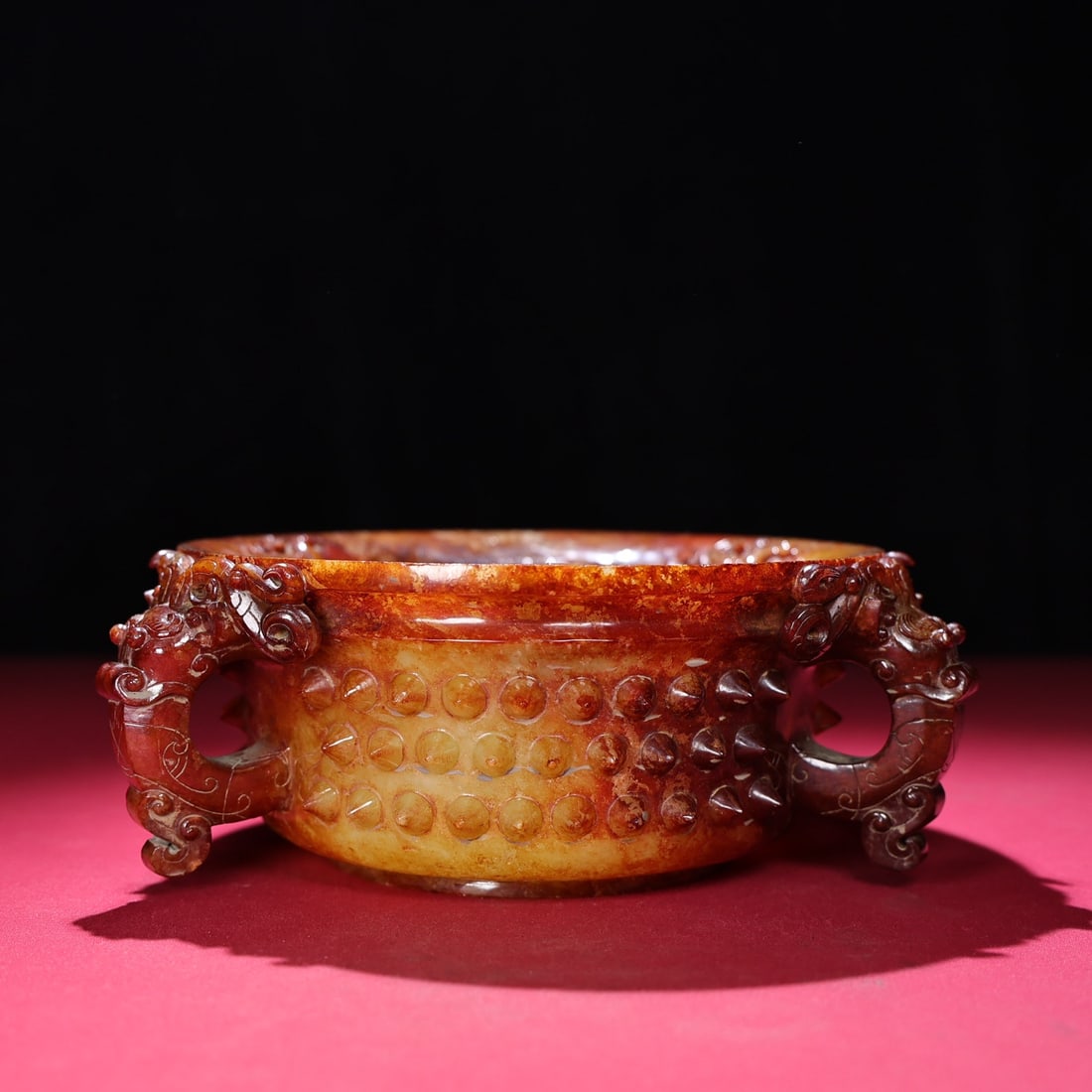 A beautiful Hetian jade pit full of red vessels: Exquisite Hetian jade pits are full of red vessels (The Dimensions Of All Batches Are Manually Measured.If You Need More Detailed Information, Please Contact Our Customer Service Before Bidding.)