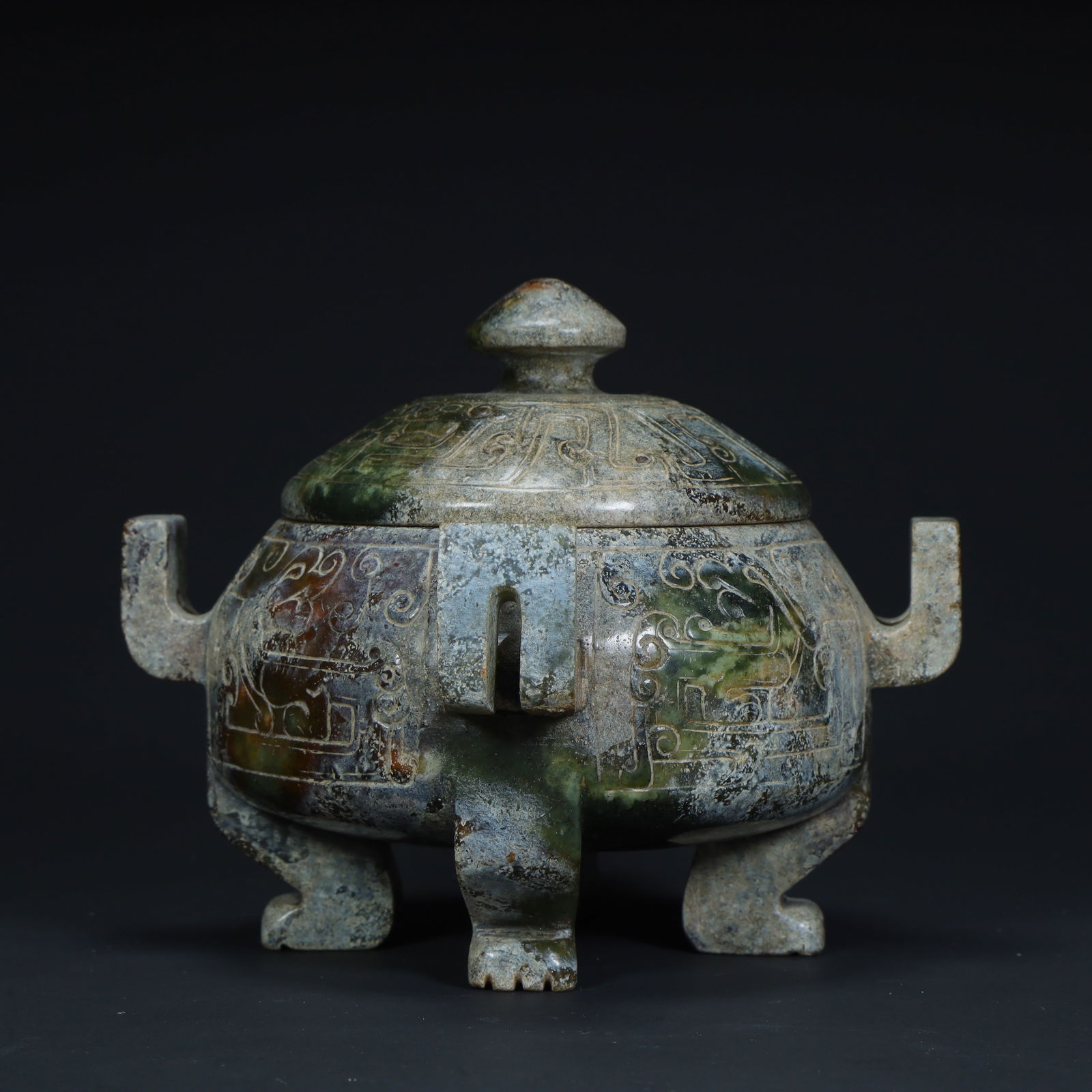 An ancient jade cover furnace of the Han Dynasty: The ancient jade cover furnace of the Han Dynasty Size:H:12cmL: 14.5cmW:14.5cmW:875.5g (The Dimensions Of All Batches Are Manually Measured.If You Need More Detailed Information, Please Contact Our Cu