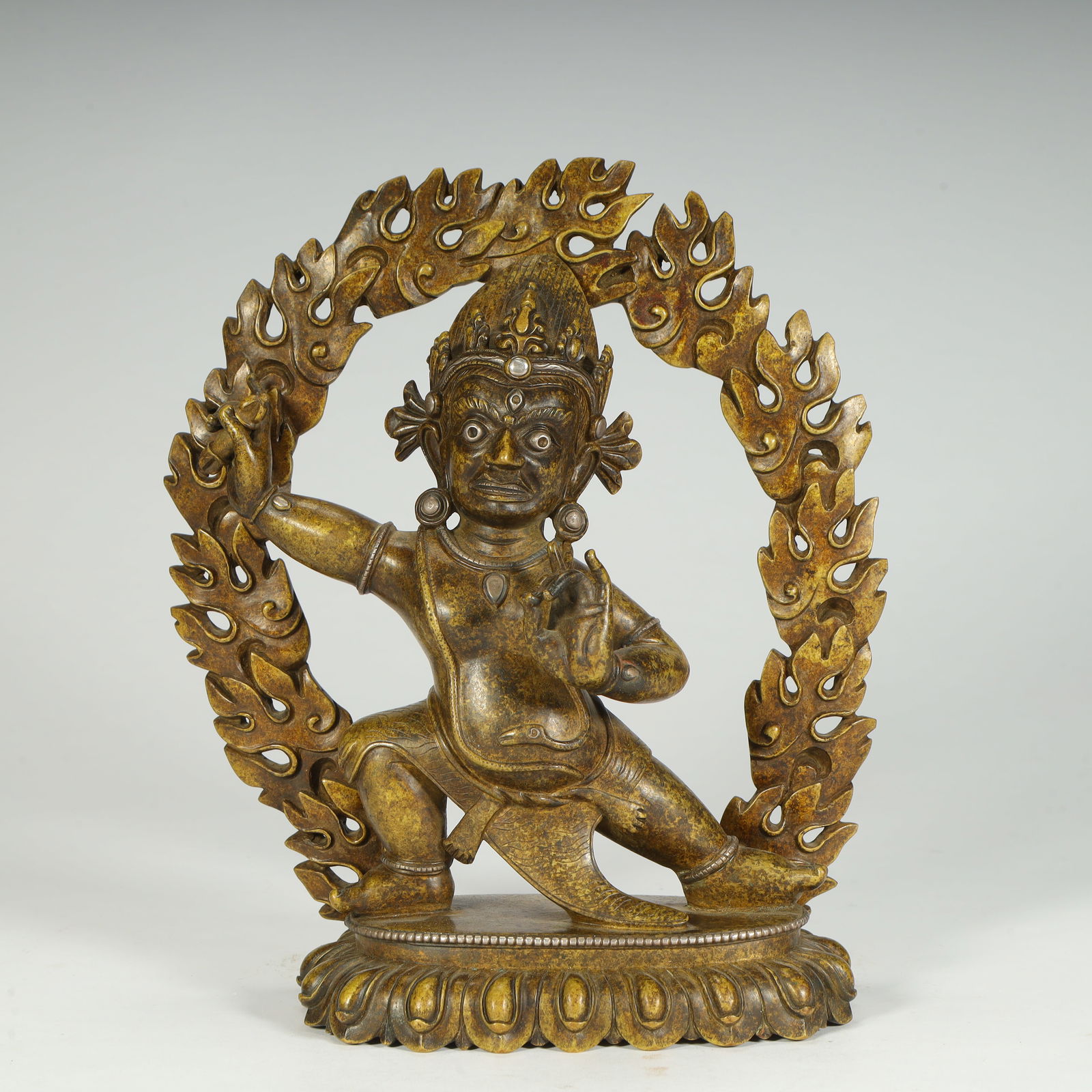 A statue of an alloy copper Vajra Hand Bodhisattva from the Ming and Qing dynasties (1 of 14)