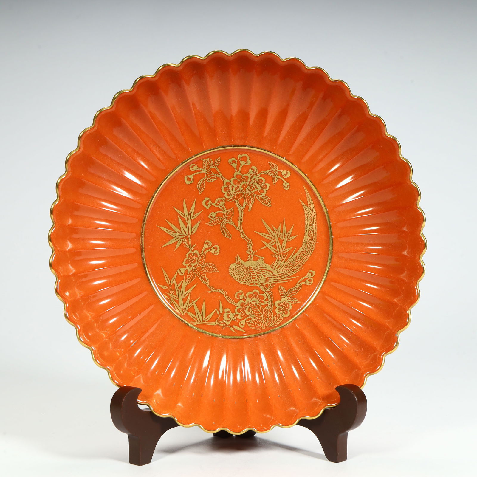 A Qing Dynasty Qianlong year alum red ground gold-painted brocade chicken peony pattern (1 of 8)