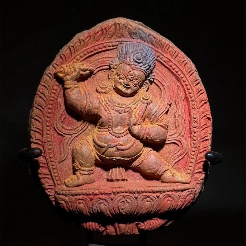 A Ming Dynasty Vajra hand wipe: Ming Dynasty Vajra hand wipe Size:H:10cm (The Dimensions Of All Batches Are Manually Measured.If You Need More Detailed Information, Please Contact Our Customer Service Before Bidding.)